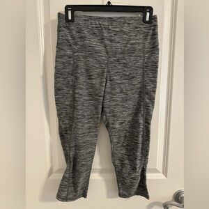 Capri leggings, black and white